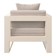 Rückansicht eines Lounge-Sessels mit beigem Polster und modernem, rechteckigem Rahmen.