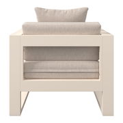 Rückansicht eines Lounge-Sessels mit beigem Polster und modernem, rechteckigem Rahmen.