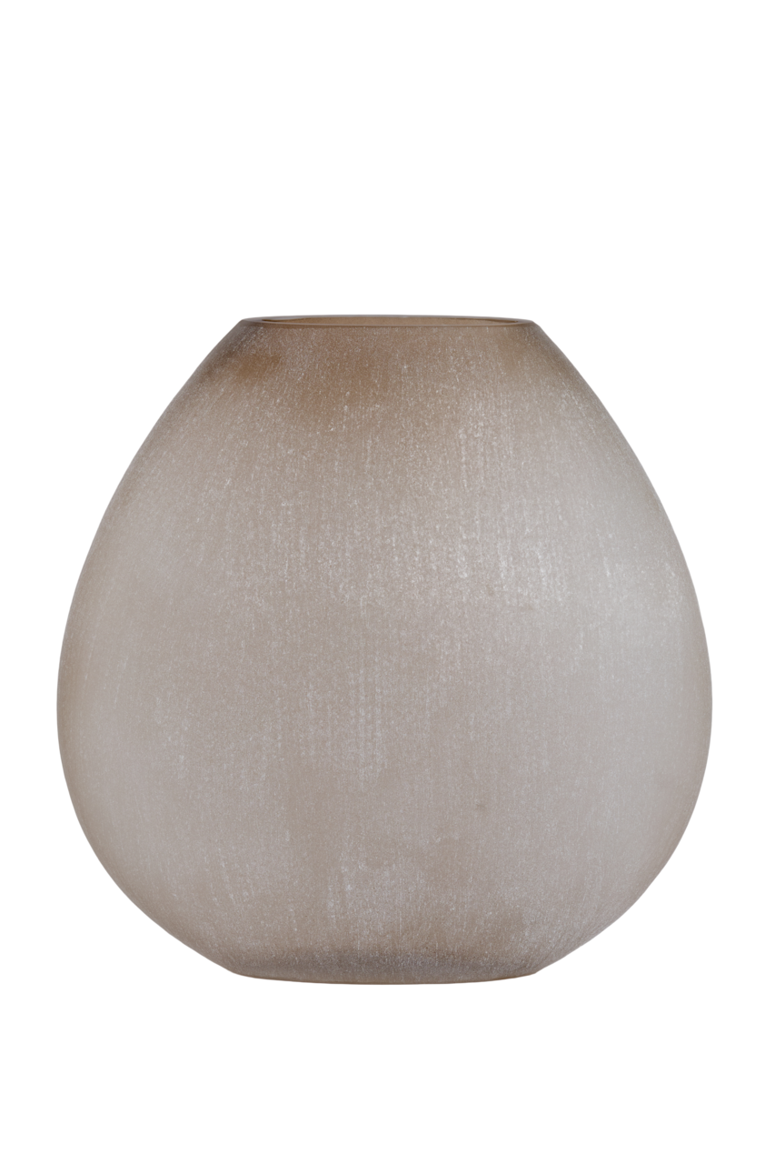 Runde, beige Vase aus Glas mit matter Oberfläche, frontal fotografiert.