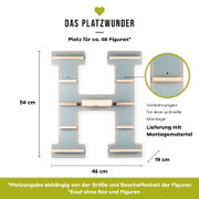 Wandregal in Form des Buchstabens H in Hellblau mit kleinen Holzleisten/Ablagen, Frontansicht; Maße ca. 54 x 46 x 19 cm, mit Vorbohrungen für schnelle Montage und Platz für ca. 48 Figuren