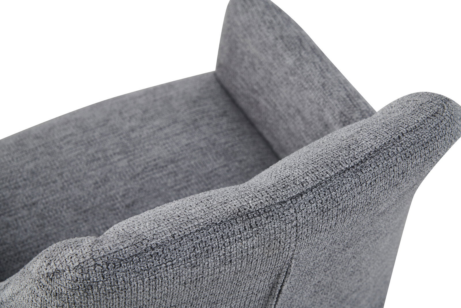 Detailaufnahme eines grauen Polstersessels mit strukturierter Stoffoberfläche, Blick schräg von oben auf Rückenlehne und Armlehne