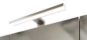 Nahaufnahme einer modernen LED-Leuchte auf einem Spiegelschrank, seitliche Perspektive