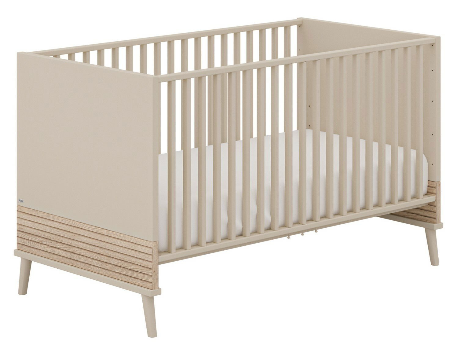 Modernes Babybett aus Holz mit Gitterstäben, seitliche Perspektive