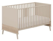 Modern houten babybedje met spijlen, zijaanzicht