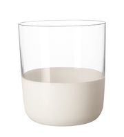 Whisky Tumbler aus Glas mit weißem Boden, seitliche Perspektive