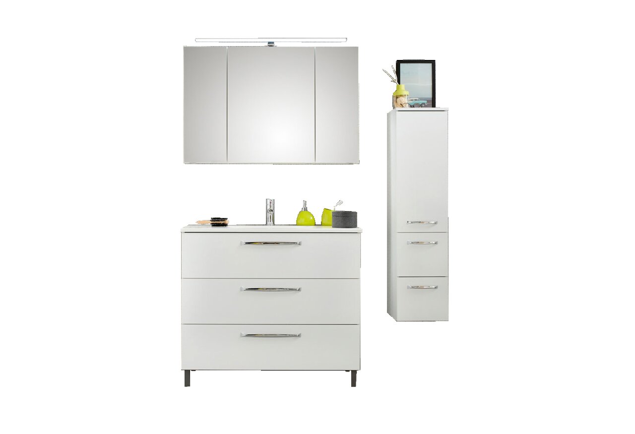 Moderne Badezimmermöbel in Weiß, bestehend aus einem Waschtischunterschrank, einem Spiegelschrank und einem Midischrank, frontal abgebildet.