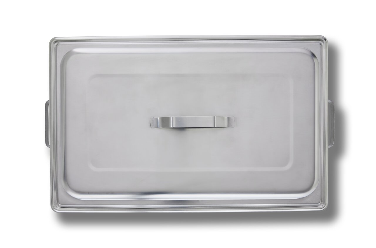 Ansicht von oben auf einen rechteckigen Chafing-Dish-Deckel aus Edelstahl mit mittigem Griff.