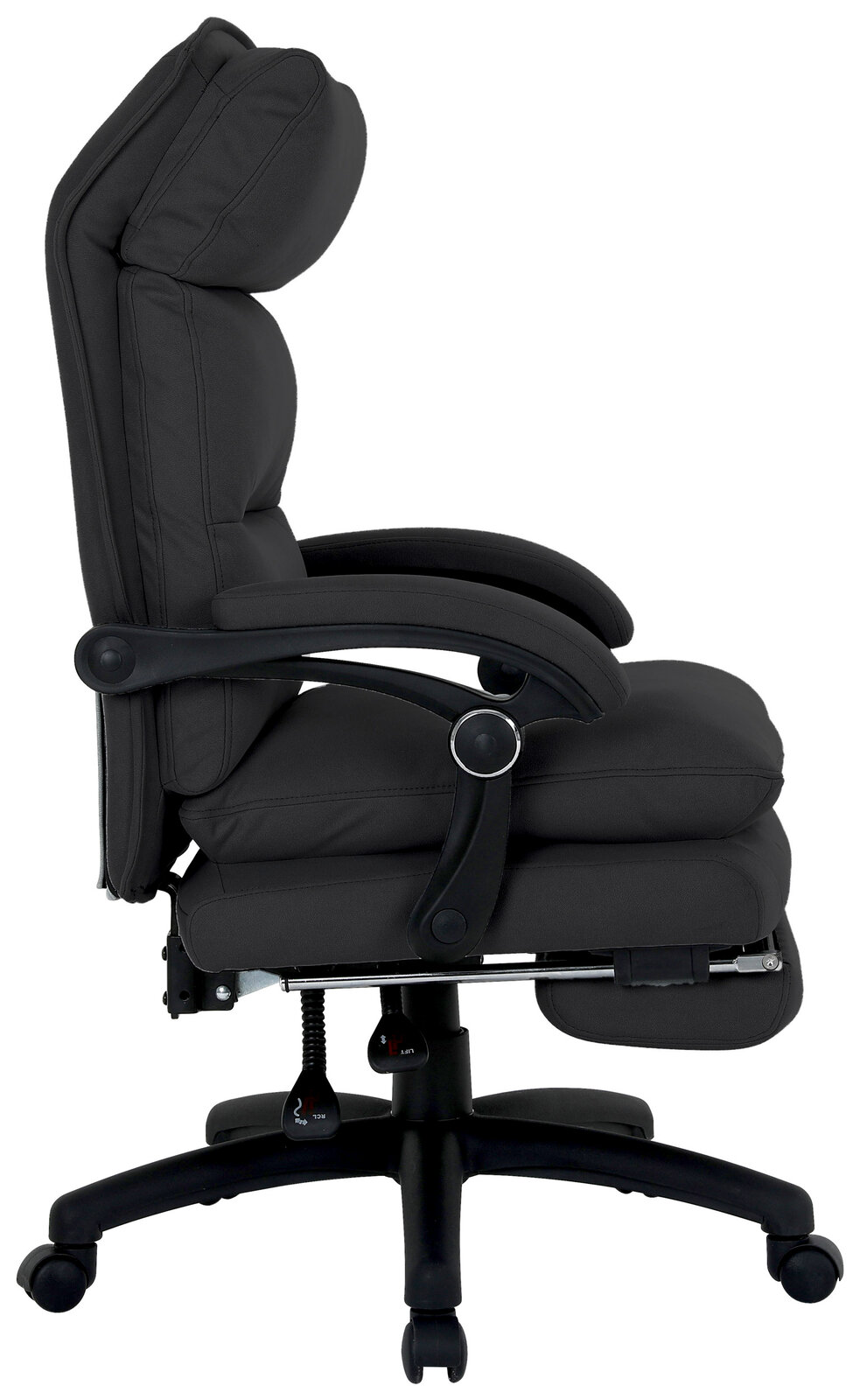 Seitliche Ansicht eines schwarzen Chefsessels mit gepolsterten Armlehnen und verstellbarer Rückenlehne.