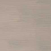 Helle Holzoberfläche mit feiner Maserung in Beige-Grau, Nahaufnahme in frontaler Draufsicht