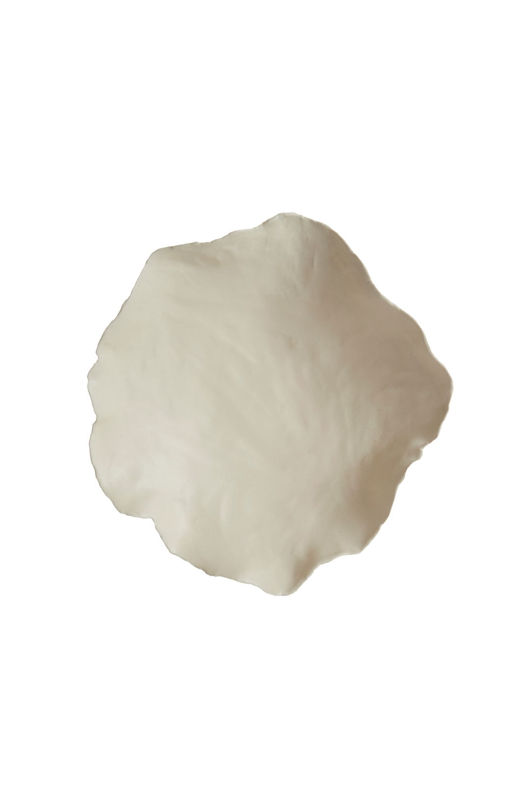 Ansicht von oben auf eine unregelmäßig geformte, weiße Schale mit organischem Design.