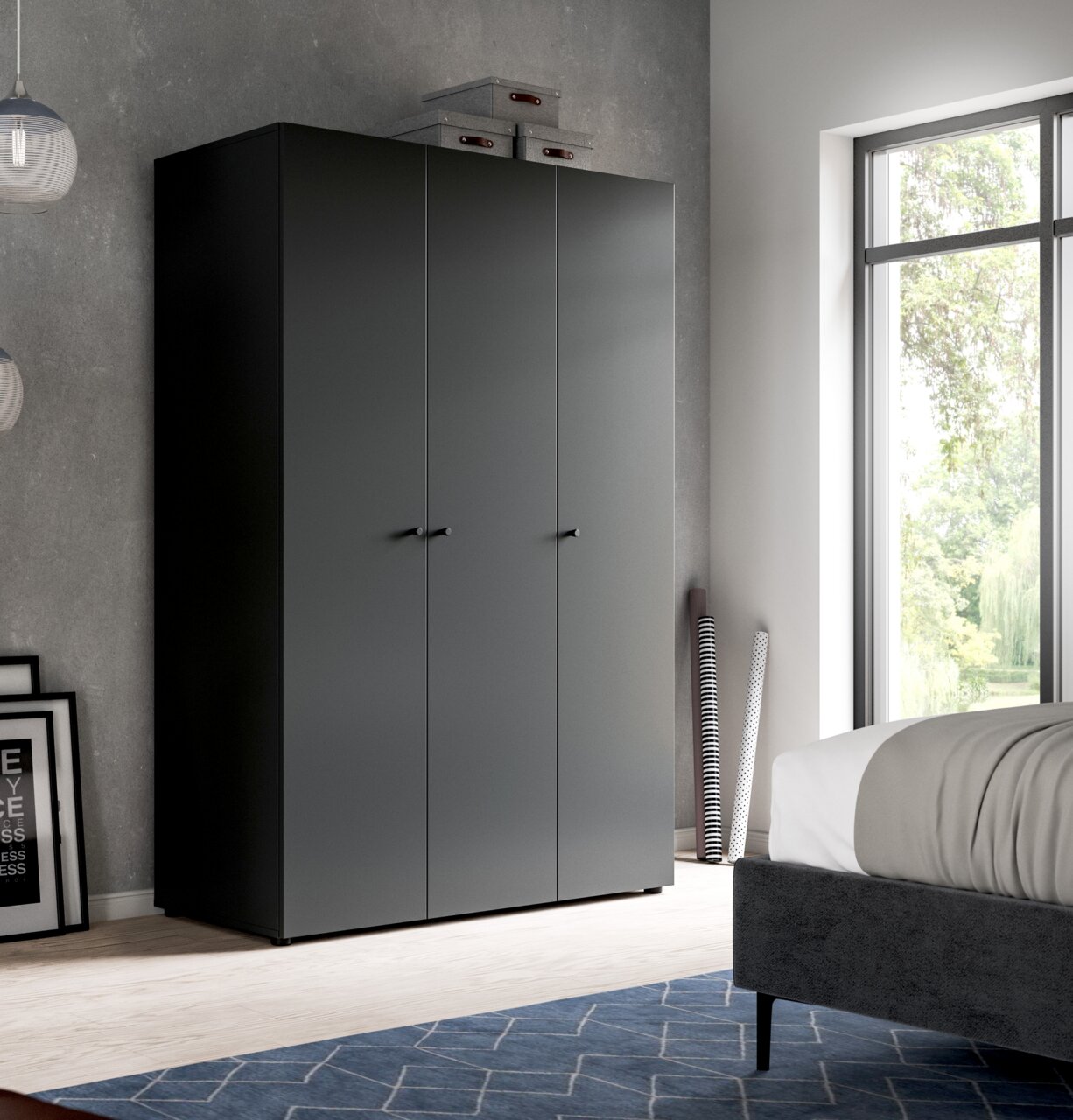 Schwarzer, minimalistischer Kleiderschrank mit drei Türen und kleinen Griffen im Schlafzimmer, frontale Ansicht mit leichter Perspektive von links.