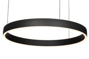 Moderne LED-Hängeleuchte in schwarzem Ringdesign, seitliche Perspektive