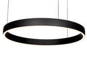 Moderne LED-hanglamp met een zwart ringontwerp, zijaanzicht