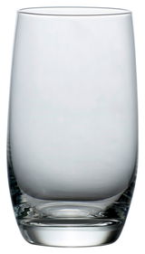 Ein elegantes, klares Trinkglas in Tulpenform, frontal fotografiert.