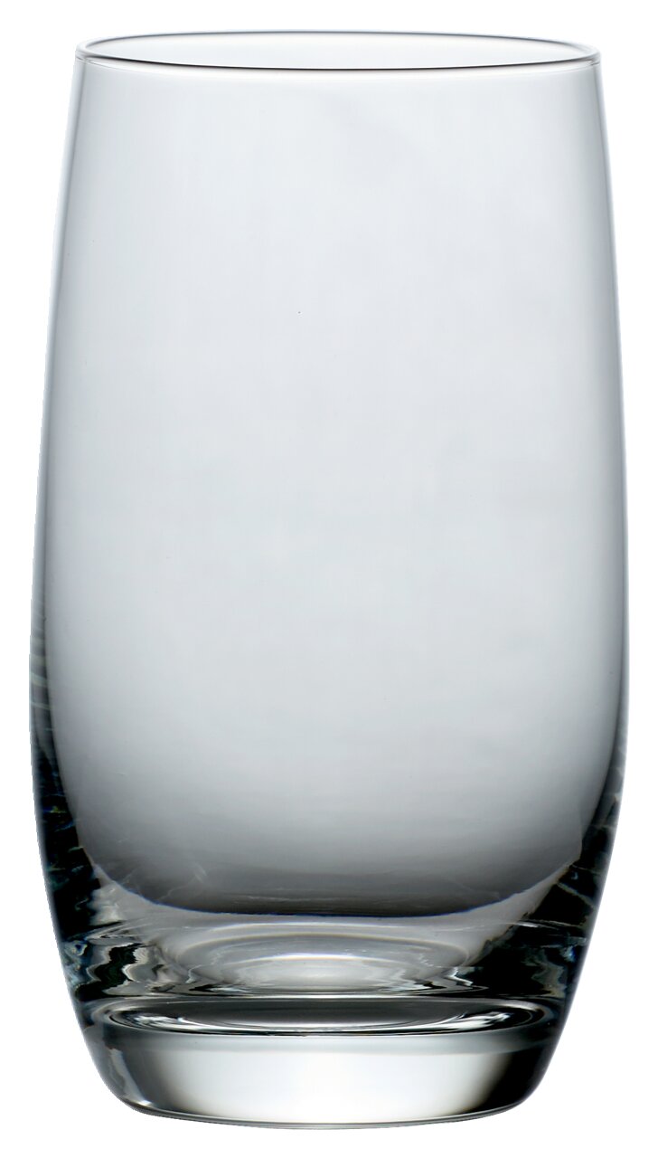 Ein elegantes, klares Trinkglas in Tulpenform, frontal fotografiert.