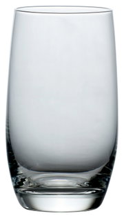Een elegant, strak drinkglas in tulpvorm, van voren gefotografeerd.