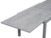 Moderne tuintafel met grijze steenlook, zijaanzicht