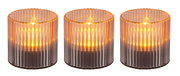 Drei zylindrische Solarleuchten mit geriffeltem Glasdesign, die warmes Licht ausstrahlen, aus der Frontalperspektive.