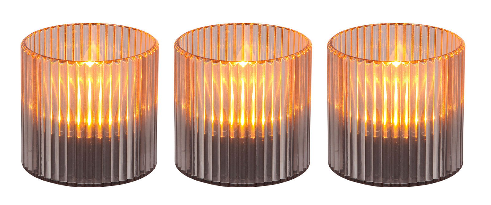 Drei zylindrische Solarleuchten mit geriffeltem Glasdesign, die warmes Licht ausstrahlen, aus der Frontalperspektive.