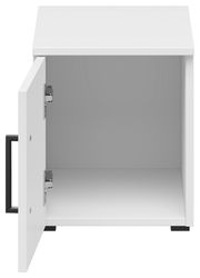 Weißer Aufsatzschrank mit geöffneter Tür, Frontalansicht