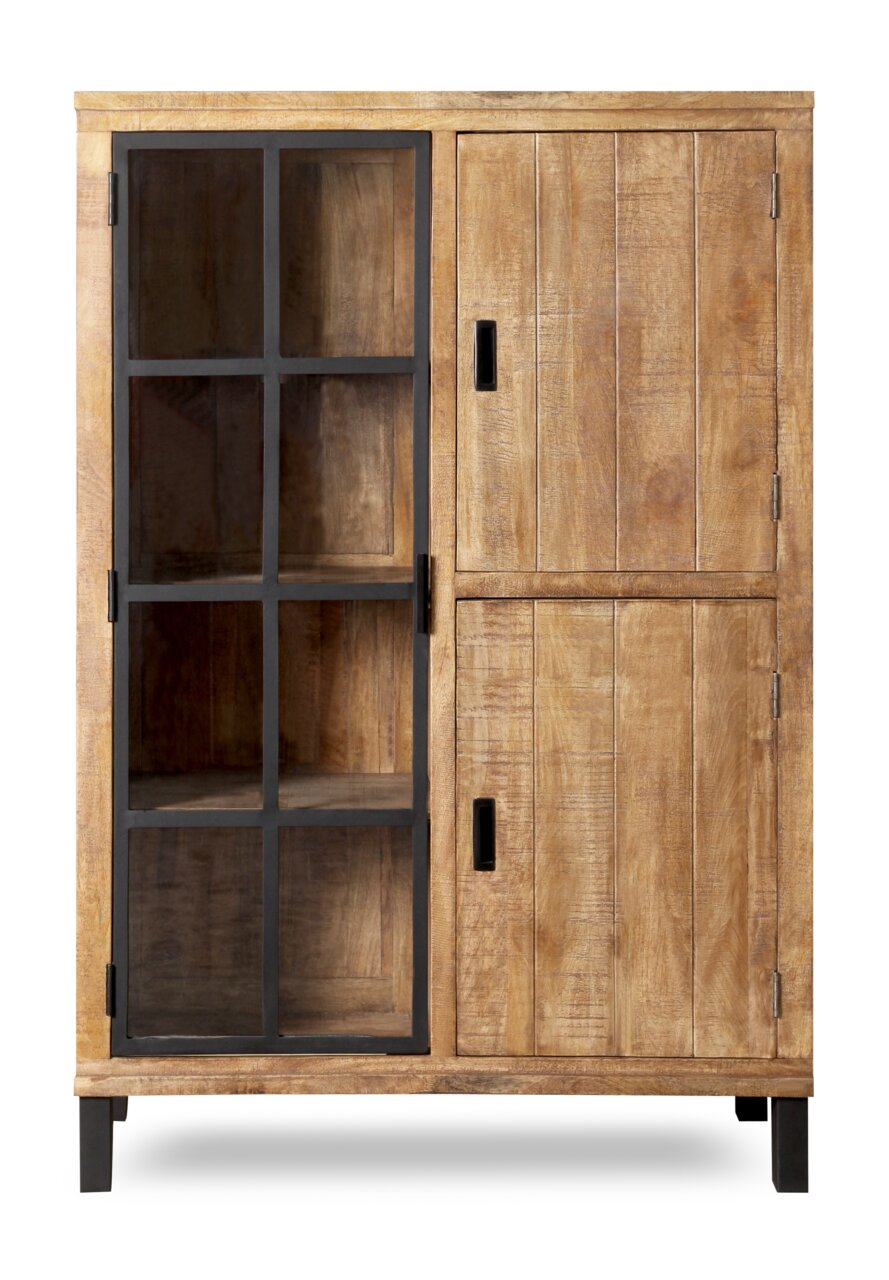 Frontale Ansicht eines Highboards aus Holz mit einer Glastür links und zwei Holztüren rechts.