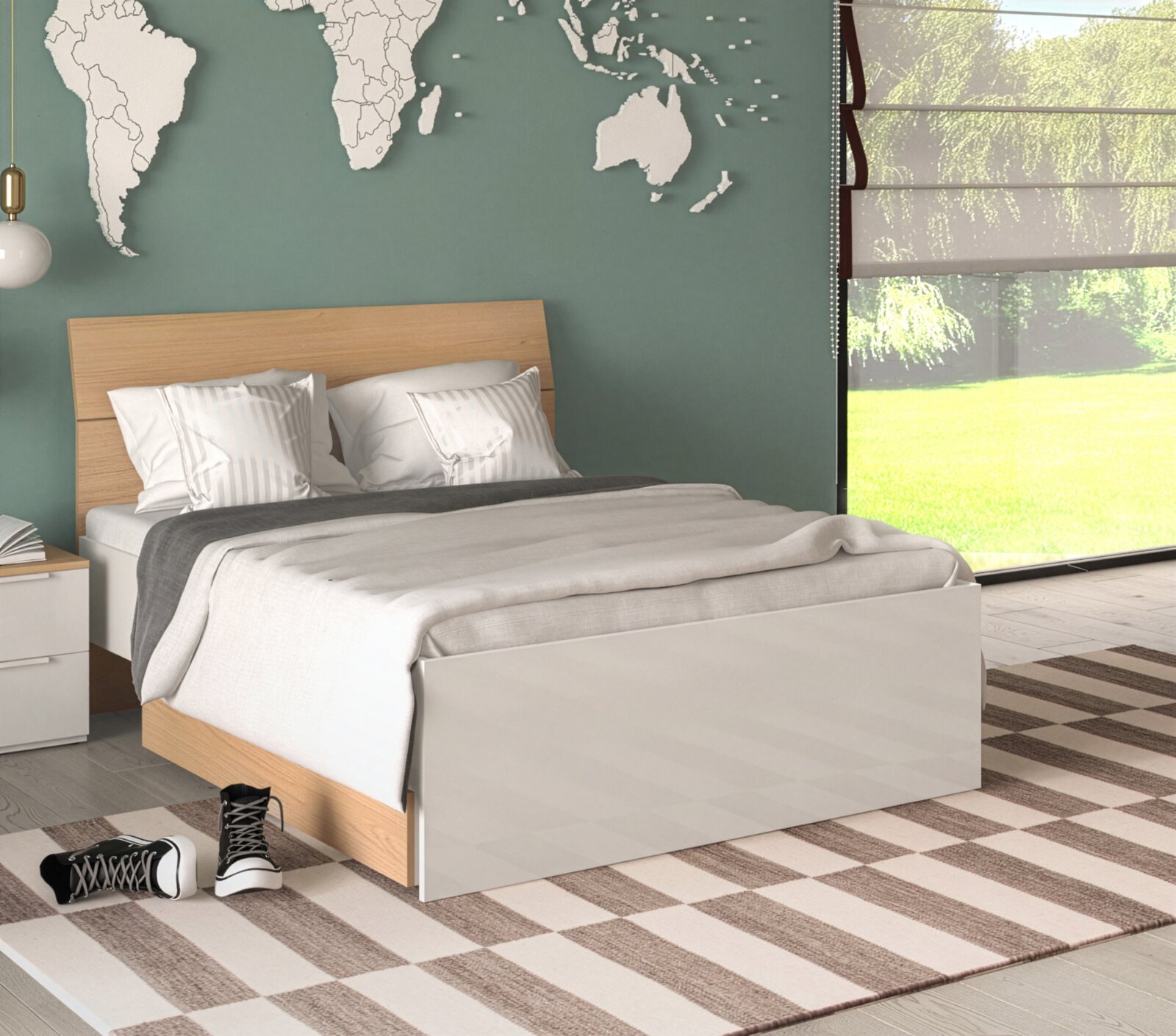 Modernes Bettgestell in Weiß und Eicheoptik mit hohem Holz-Kopfteil, bezogen mit weißer Bettwäsche und grauer Decke; Perspektive: frontale Seitenansicht im hellen Schlafzimmer.