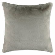 Weiches, graues Kissen in quadratischer Form, frontal fotografiert.