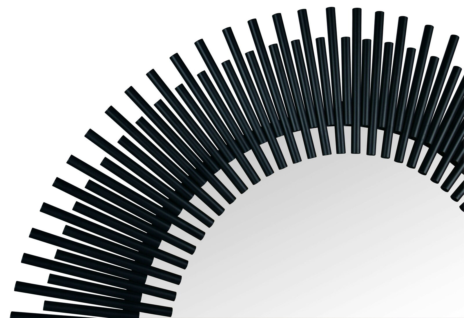 Runder Spiegel mit dekorativem, strahlenförmigem Rahmen aus schwarzen Stäben, Nahaufnahme von oben.
