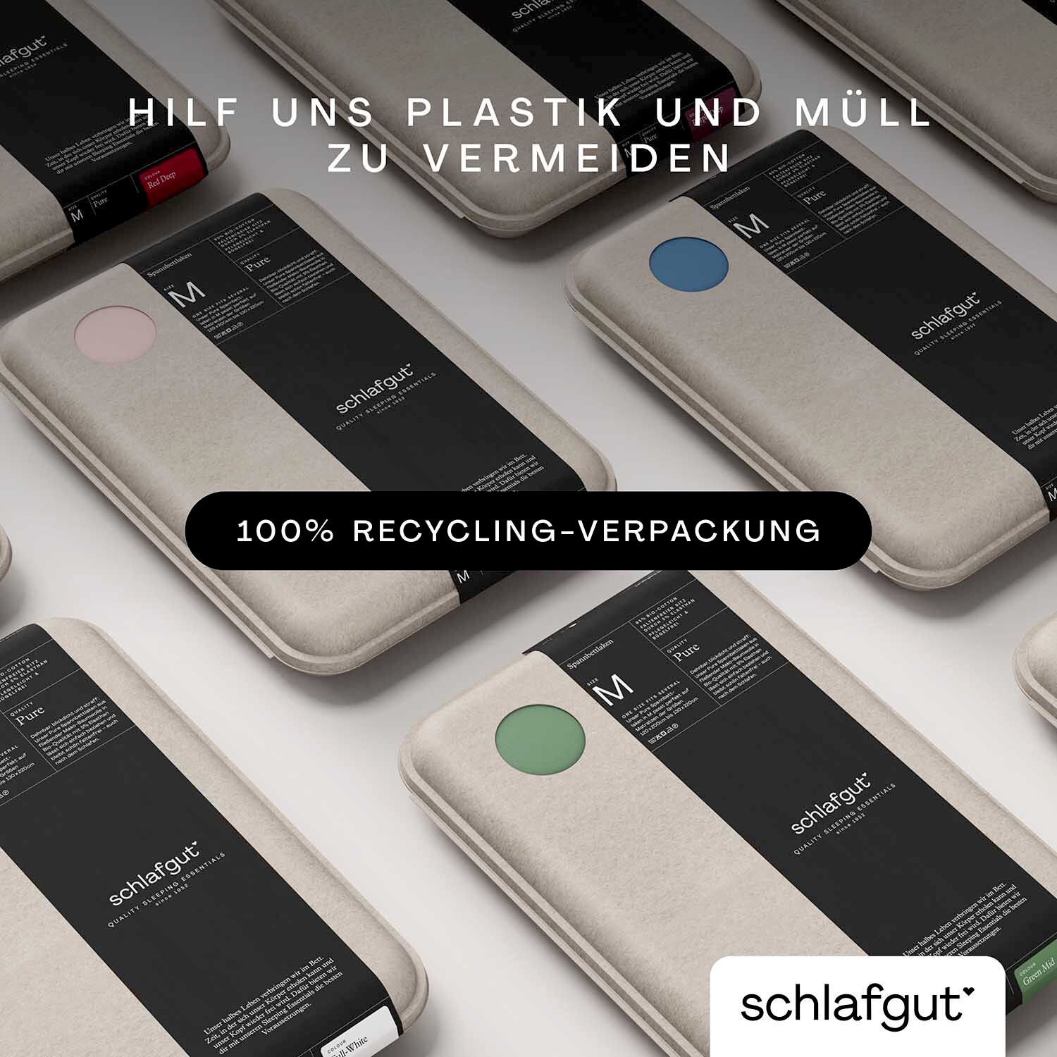 Verpackungen von Bettlaken in verschiedenen Farben, aus der Vogelperspektive fotografiert, mit dem Hinweis auf 100% Recycling-Verpackung.
