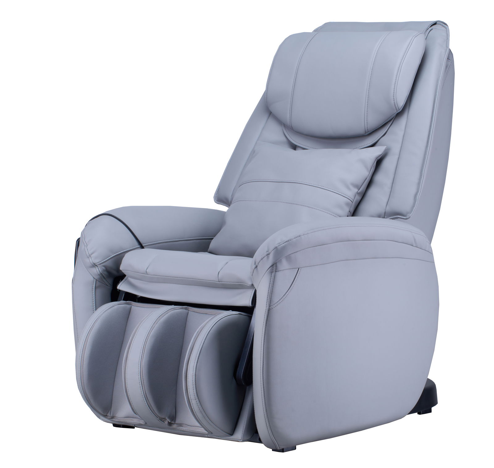 Grauer Massagesessel in seitlicher Perspektive mit ergonomischem Design und Fußstütze.