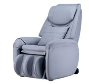 Grauer Massagesessel in seitlicher Perspektive mit ergonomischem Design und Fußstütze.