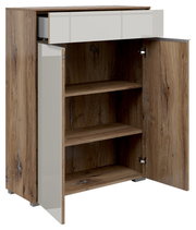 Kommode NEVADA mit zwei offenen Türen und einer geöffneten Schublade, aus Holz mit natürlicher Maserung, Perspektive von vorne links