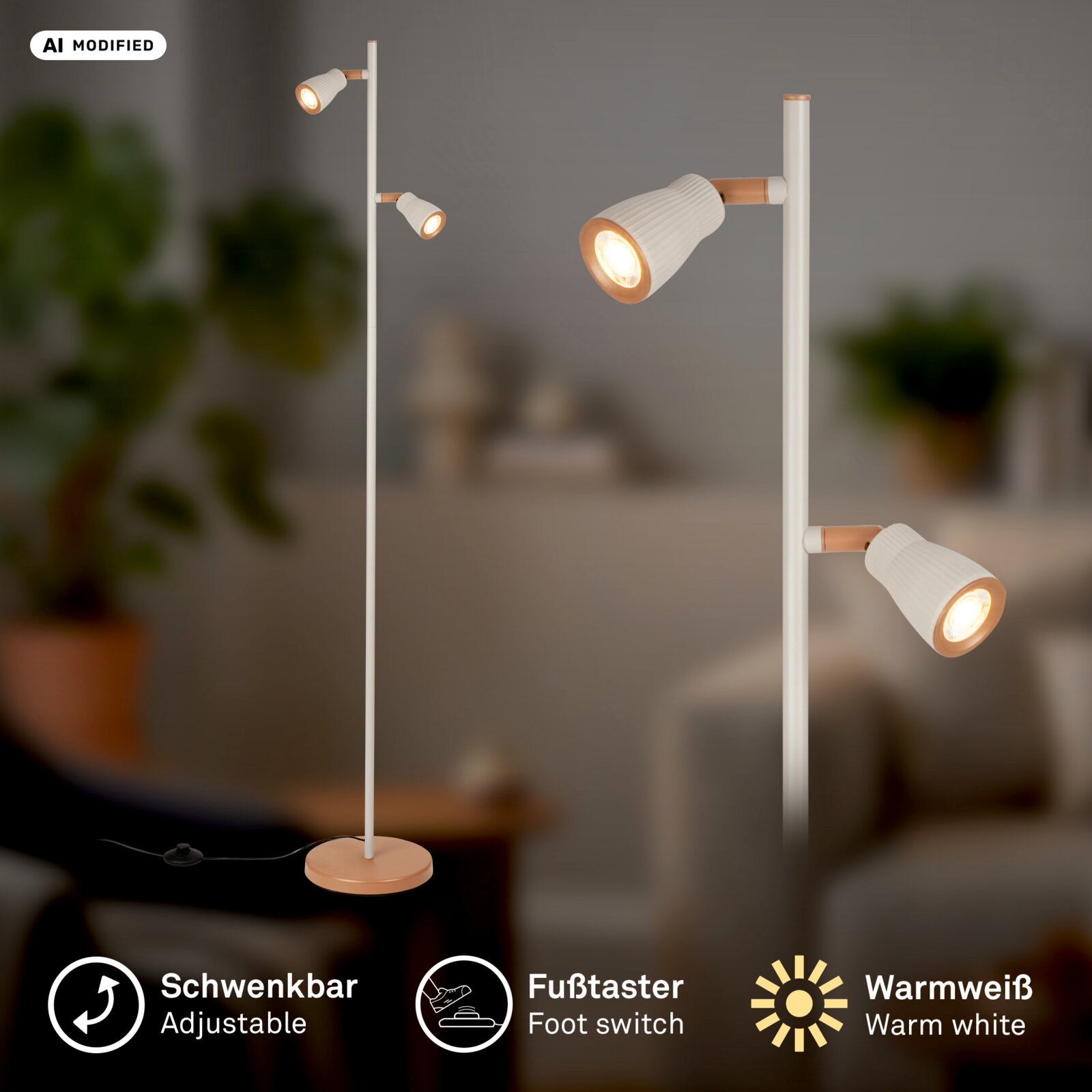 Moderne Stehlampe in Weiß mit kupferfarbenen Akzenten und drei schwenkbaren Spotköpfen, warmweiß leuchtend, mit rundem Fuß und Fußschalter; Perspektive: leicht seitliche Nahaufnahme mit Fokus auf die Leuchtenköpfe.