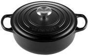 Schwarzer Le Creuset Bräter mit Deckel, seitliche Perspektive