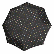 Schwarzer Regenschirm mit bunten Punkten, von oben betrachtet.