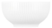 Weiße Café au lait Schale mit geriffeltem Design, seitliche Perspektive