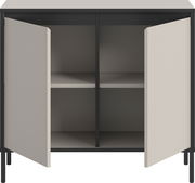 Kommode mit zwei offenen Türen, zeigt Innenfächer, Frontansicht