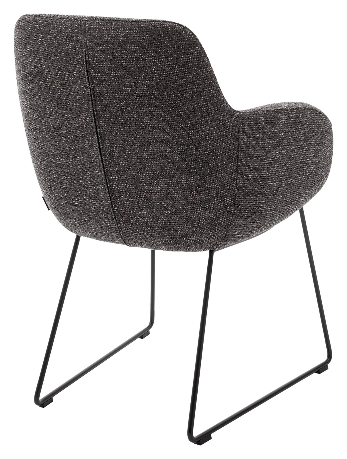 Achterkant van een moderne fauteuil met grijze stoffen bekleding en zwarte metalen poten.