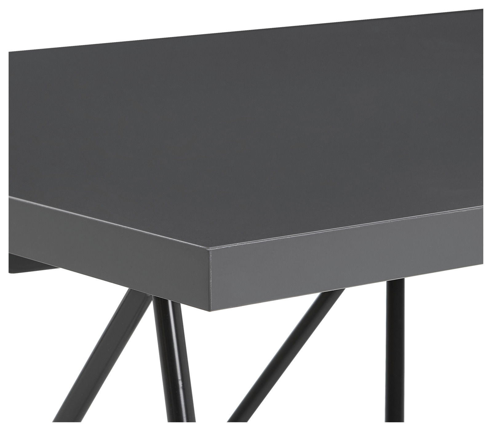 Moderner Schreibtisch mit schwarzer Tischplatte und schrägen Metallbeinen, seitliche Perspektive