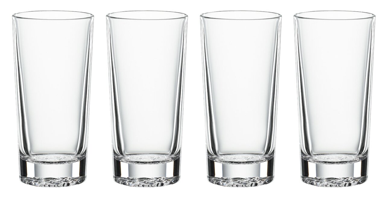 Vier hohe, schlanke Longdrinkgläser aus klarem Glas, frontal nebeneinander aufgereiht.