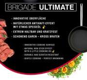 BRIGADE ULTIMATE koekenpan met innovatieve bakoppervlakte en natuurlijke anti-aanbakwerking met een beetje olie; extreem duurzaam en krasbestendig; product in bovenaanzicht met handgreep rechts, met voedselbeelden op de achtergrond.