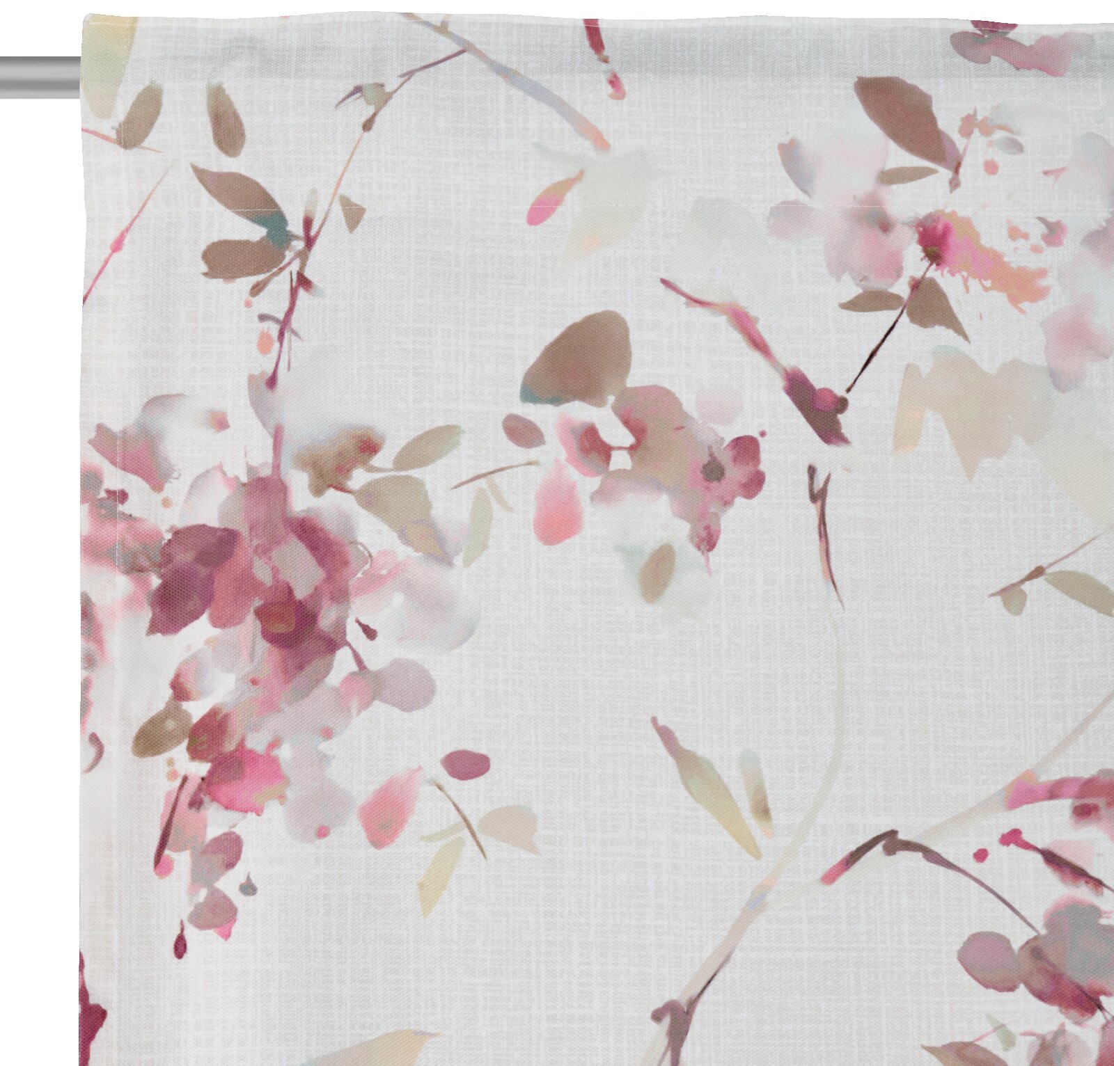 Zartes, halbtransparentes Stofftuch mit Aquarell-Blumenmuster in Rosa und Beige auf hellem Hintergrund, flach von oben fotografiert (Draufsicht).