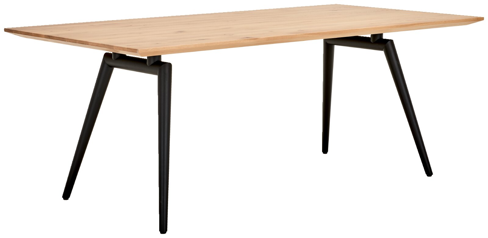 Moderner rechteckiger Esstisch mit heller Holzplatte und schwarzem, ausgestelltem Metallgestell, aus schräger Vorderansicht von oben