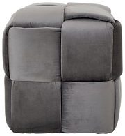 Grauer, gepolsterter Hocker in Würfelform, seitliche Perspektive