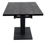 Moderner Esstisch mit dunkler Tischplatte und stabilem, quadratischem Fuß, Frontalansicht