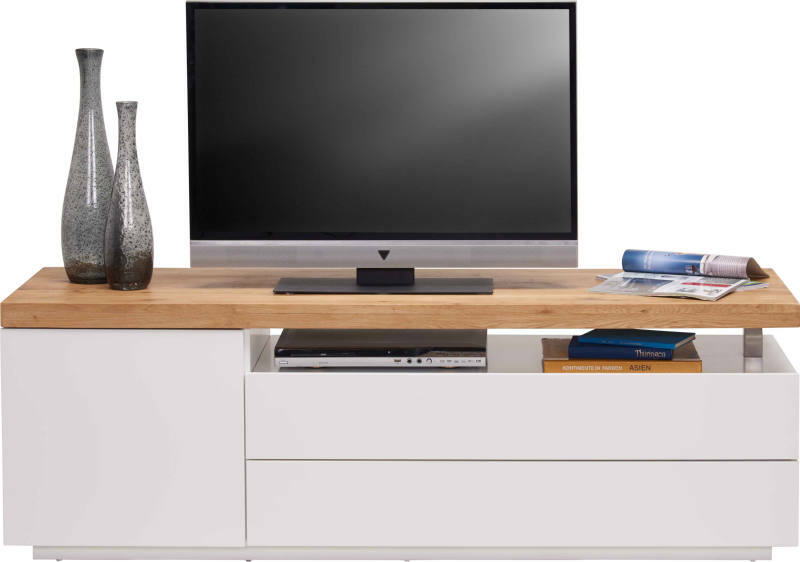 TV-Lowboard in Weiß mit Holzplatte, dekoriert mit Vasen und Zeitschriften, frontal betrachtet
