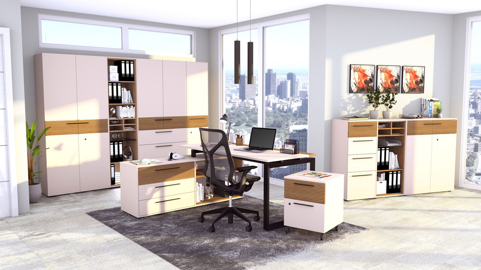 Novel Aktenschrank FLORIDA Moderne Büroumgebung mit Schreibtisch, Rollcontainer und Aktenschränken in einem hellen Raum mit großen Fenstern und Stadtblick, aus der Perspektive eines Betrachters im Raum.