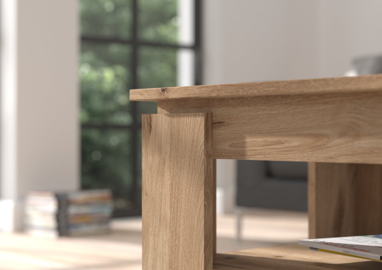 Nahaufnahme eines Couchtisches aus Holz mit natürlicher Maserung, seitliche Perspektive