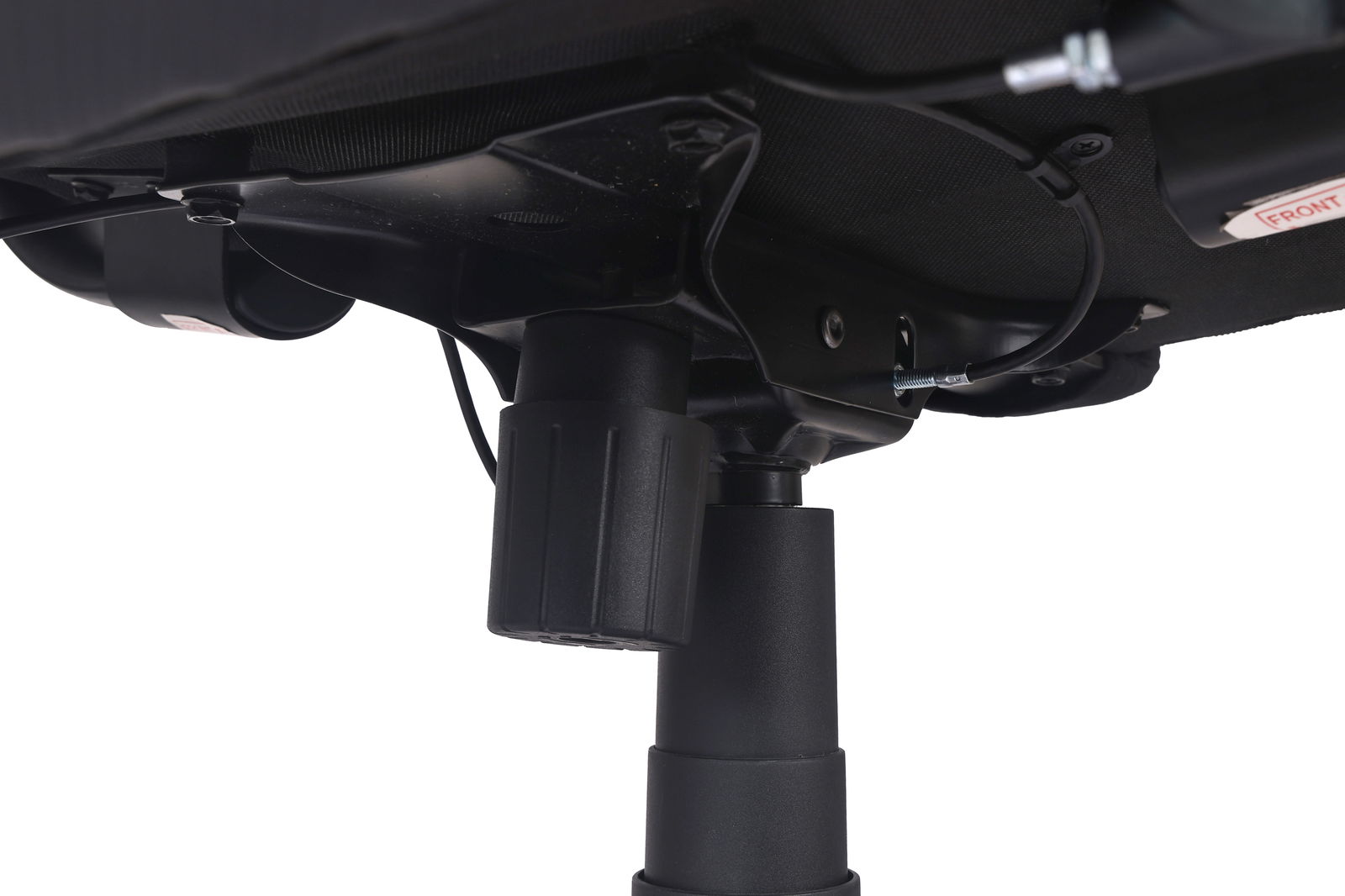 Unterseite eines Gaming Stuhls mit Fokus auf die Gasdruckfeder und Mechanik, seitliche Perspektive