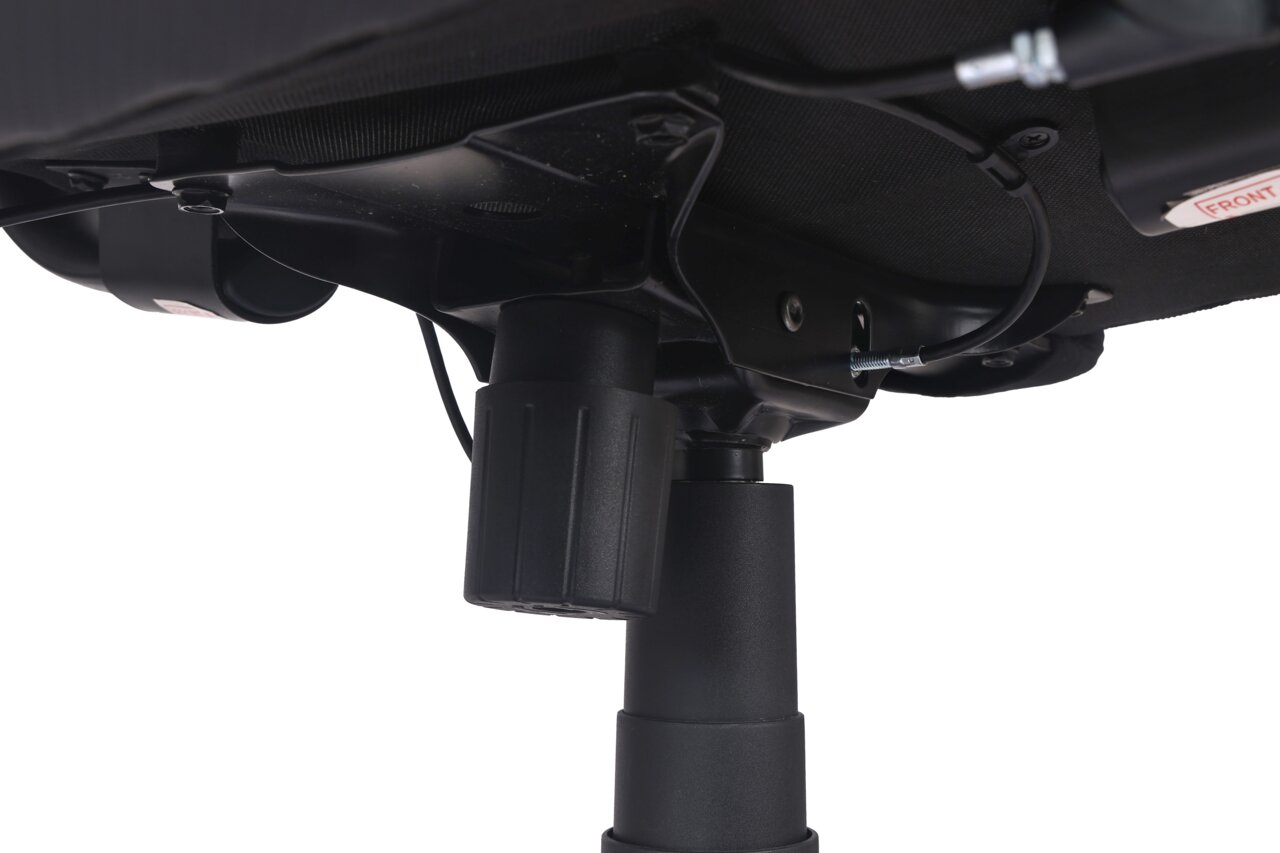 Unterseite eines Gaming Stuhls mit Fokus auf die Gasdruckfeder und Mechanik, seitliche Perspektive